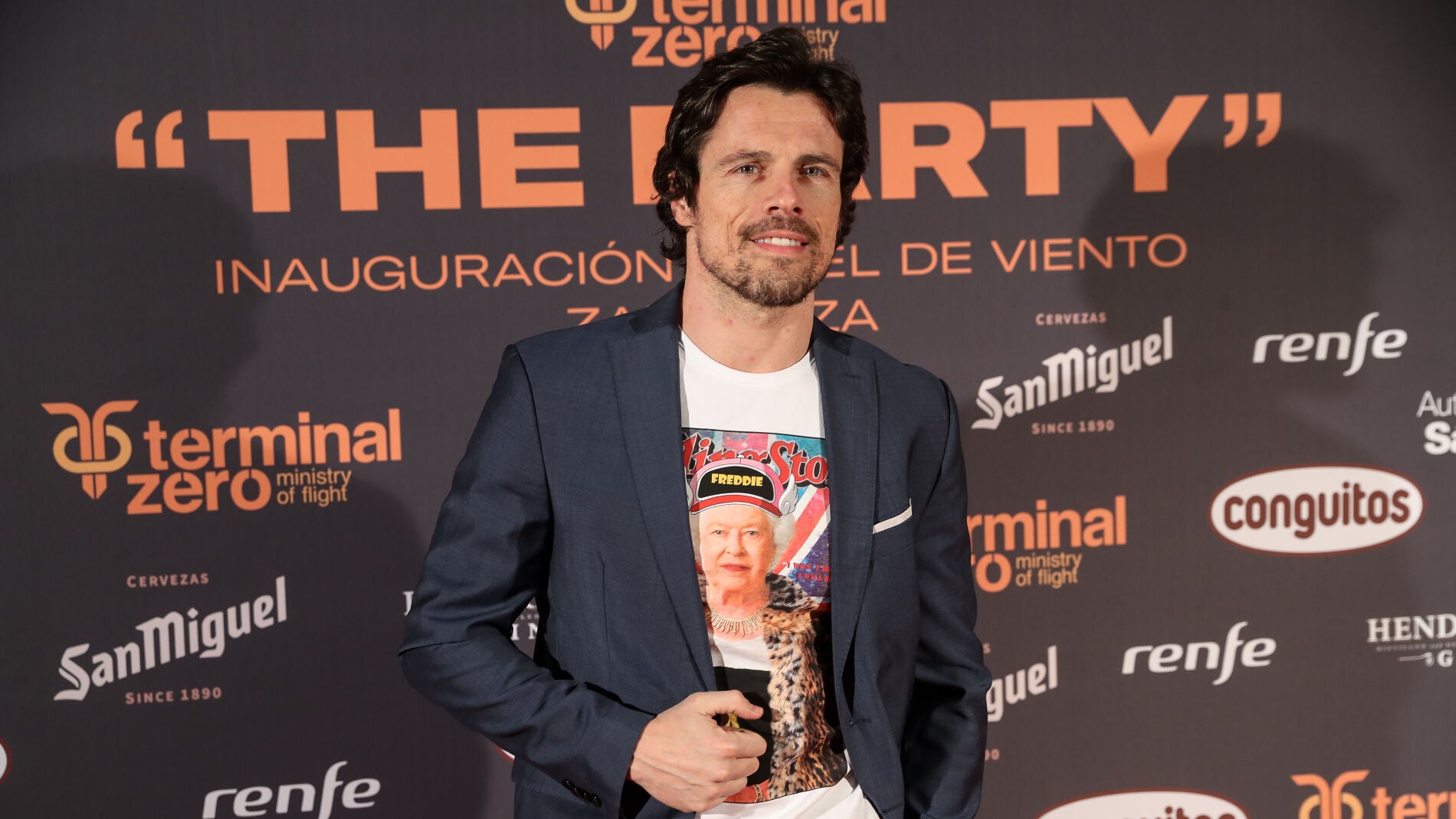 Octavi Pujades, posando ante los medios