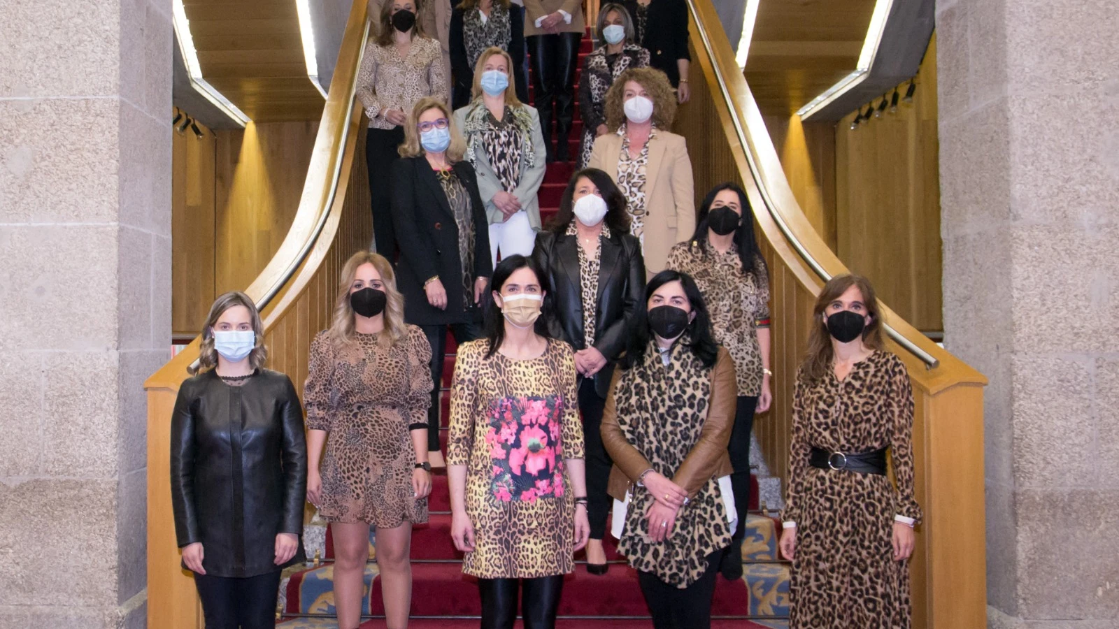 Vestidas con estampados de leopardo contra el "ataque machista" del presidente la Diputación de Lugo Vestidas con estampados de leopardo contra el "ataque machista" del presidente la Diputación de Lugo