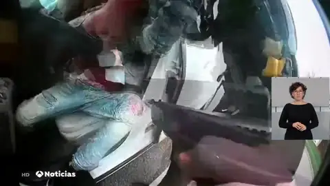 A3 Noticias de la mañana (13-04-21) La policía dispara a Daunte Wright, un joven negro desarmado A3 Noticias de la mañana (13-04-21) La policía dispara a Daunte Wright, un joven negro desarmado