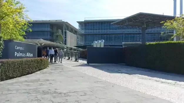 La Guardia Civil registra la sede de Abengoa en Sevilla La Guardia Civil registra la sede de Abengoa en Sevilla