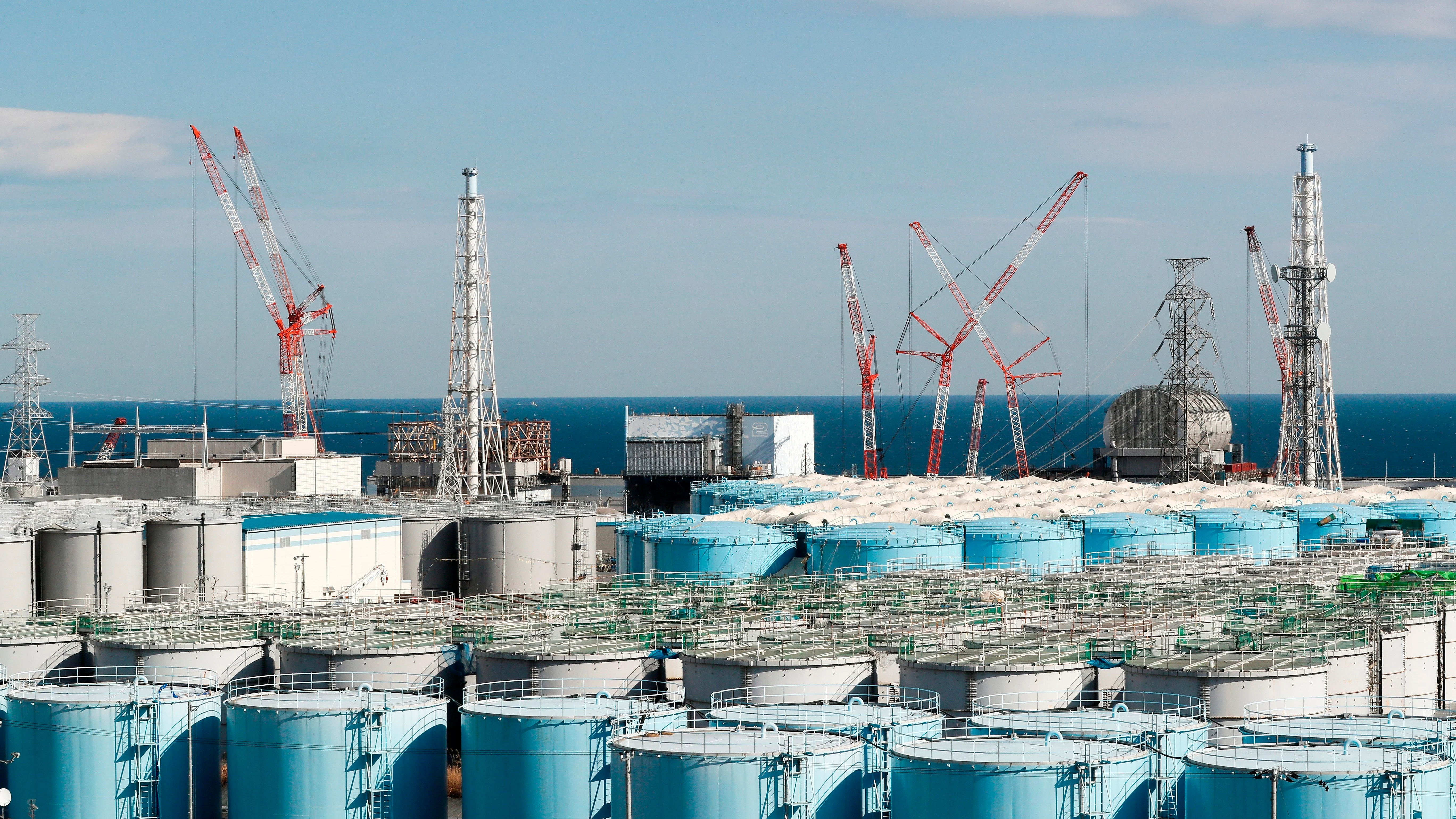 Japón vertirá al Pacífico el agua contaminada de la central de Fukushima Japón vertirá al Pacífico el agua contaminada de la central de Fukushima