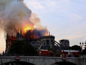 Efemérides de hoy 15 de abril de 2021: Incendio catedral de Notre Dame