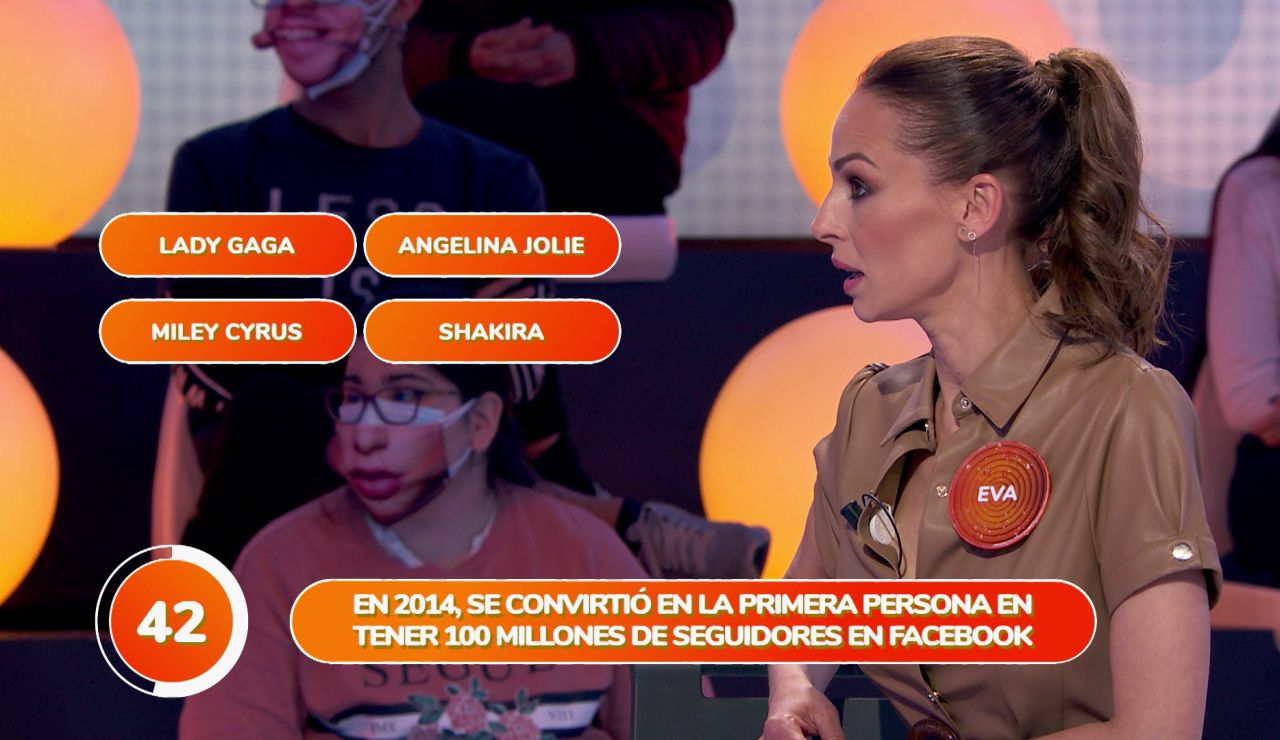El equipo naranja tropieza con Shakira y Lola Flores en ‘Una de Cuatro’ El equipo naranja tropieza con Shakira y Lola Flores en ‘Una de Cuatro’