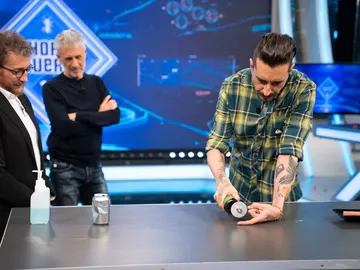 Marron se juega el dedo en 'El Hormiguero 3.0' con una sierra para escayolas Marron se juega el dedo en 'El Hormiguero 3.0' con una sierra para escayolas