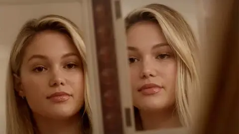 Olivia Holt es la chica popular en 'Cruel Summer' Olivia Holt es la chica popular en 'Cruel Summer'