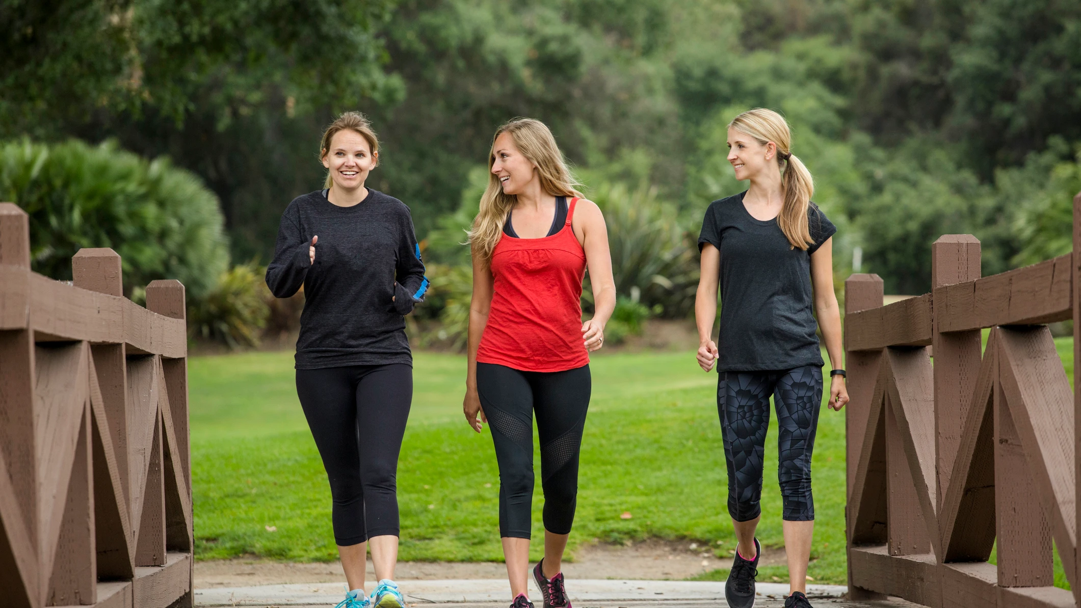 Mujeres caminando