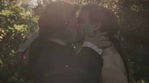 Deseos, mentiras y secretos durante la misa por Doña Alba Deseos, mentiras y secretos durante la misa por Doña Alba