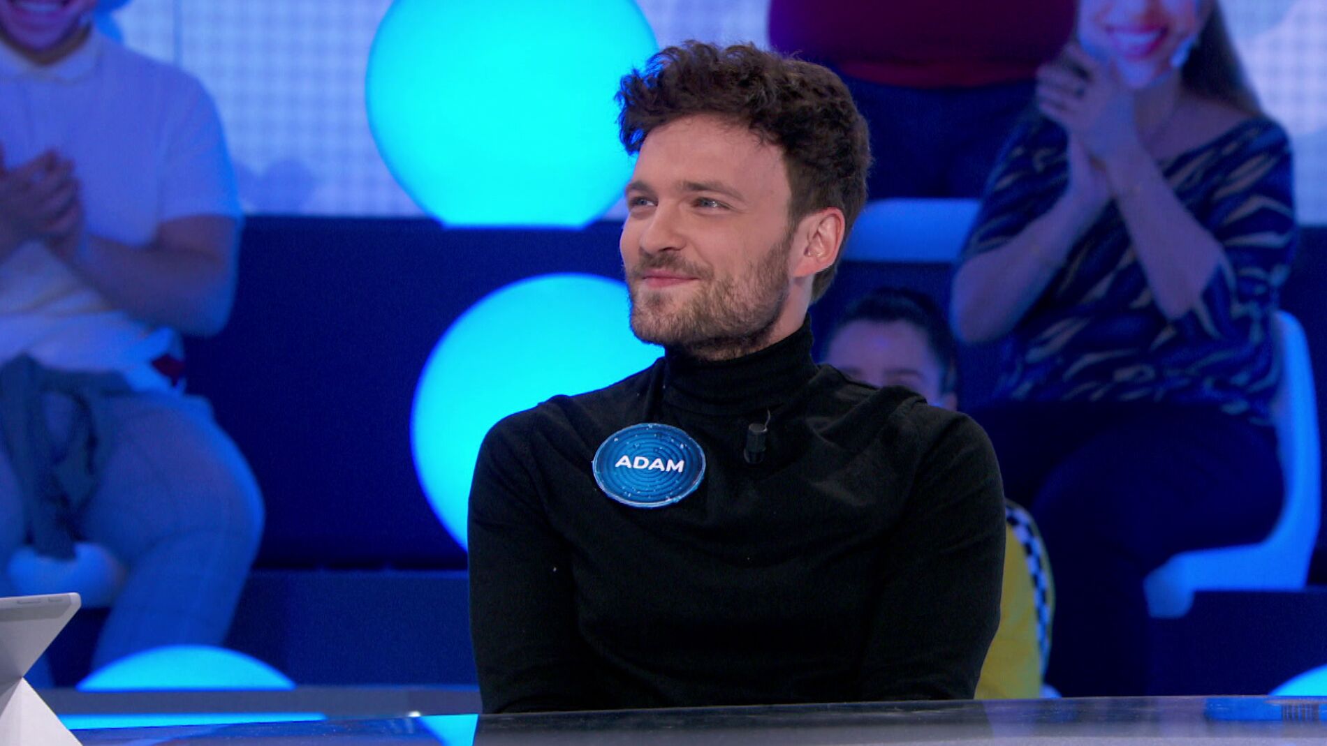 El público de ‘Pasapalabra’ se rinde ante Adam Jezierski: “Yo también me alegro de veros” 