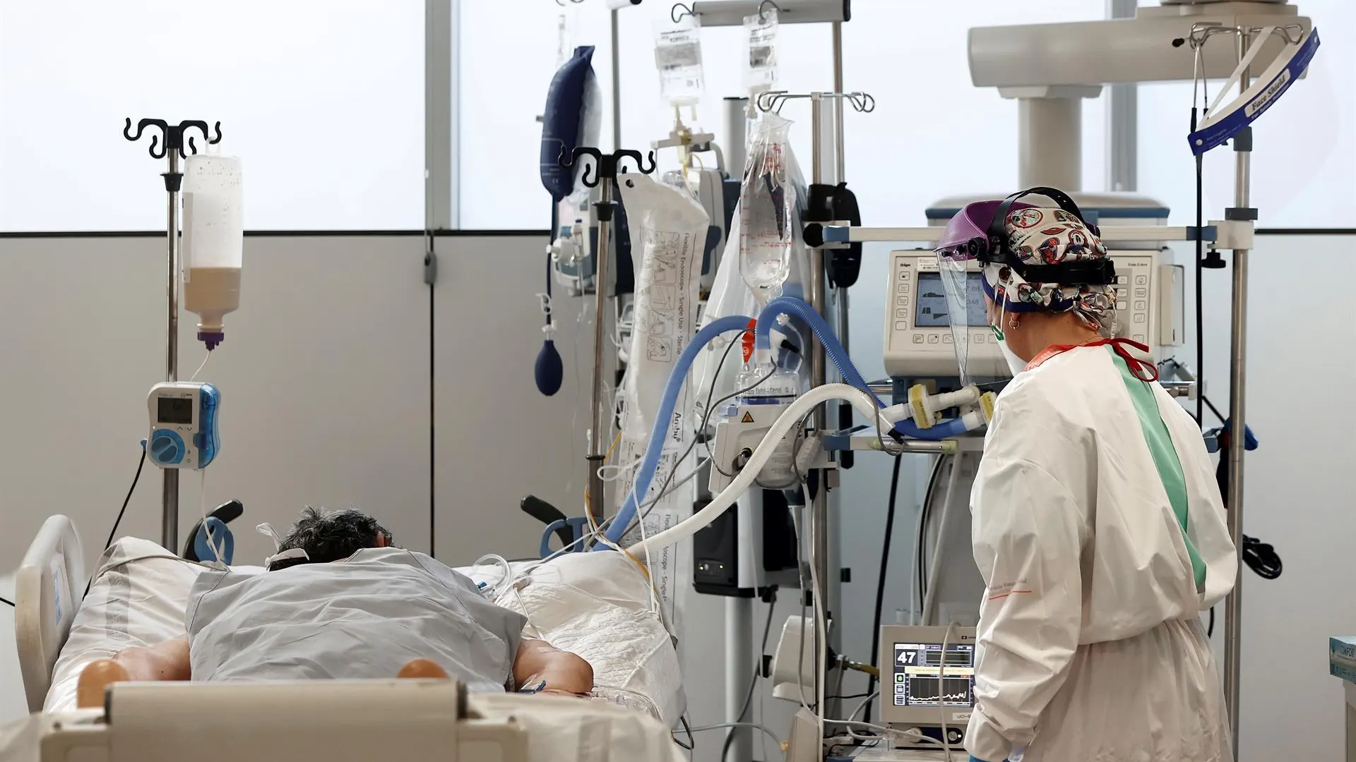La mayor&iacute;a de los ingresados en hospitales son gente sin vacunar o con s&oacute;lo una dosis 