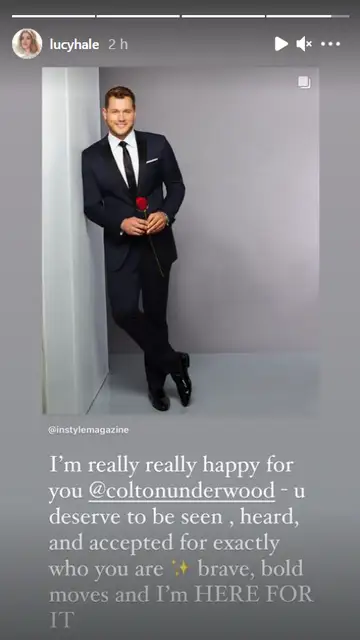 Lucy Hale escribe a Colton Underwood Lucy Hale escribe a Colton Underwood