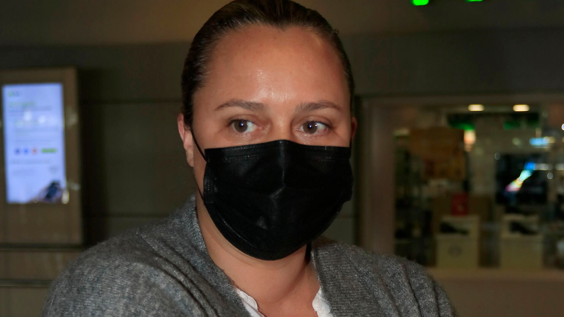 Shaila Dúrcal, en el aeropuerto de Madrid