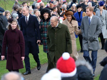El príncipe Guillermo, Kate Middleton, Meghan Markle y el príncipe Harry junto a su abuelo el duque de Edimburgo