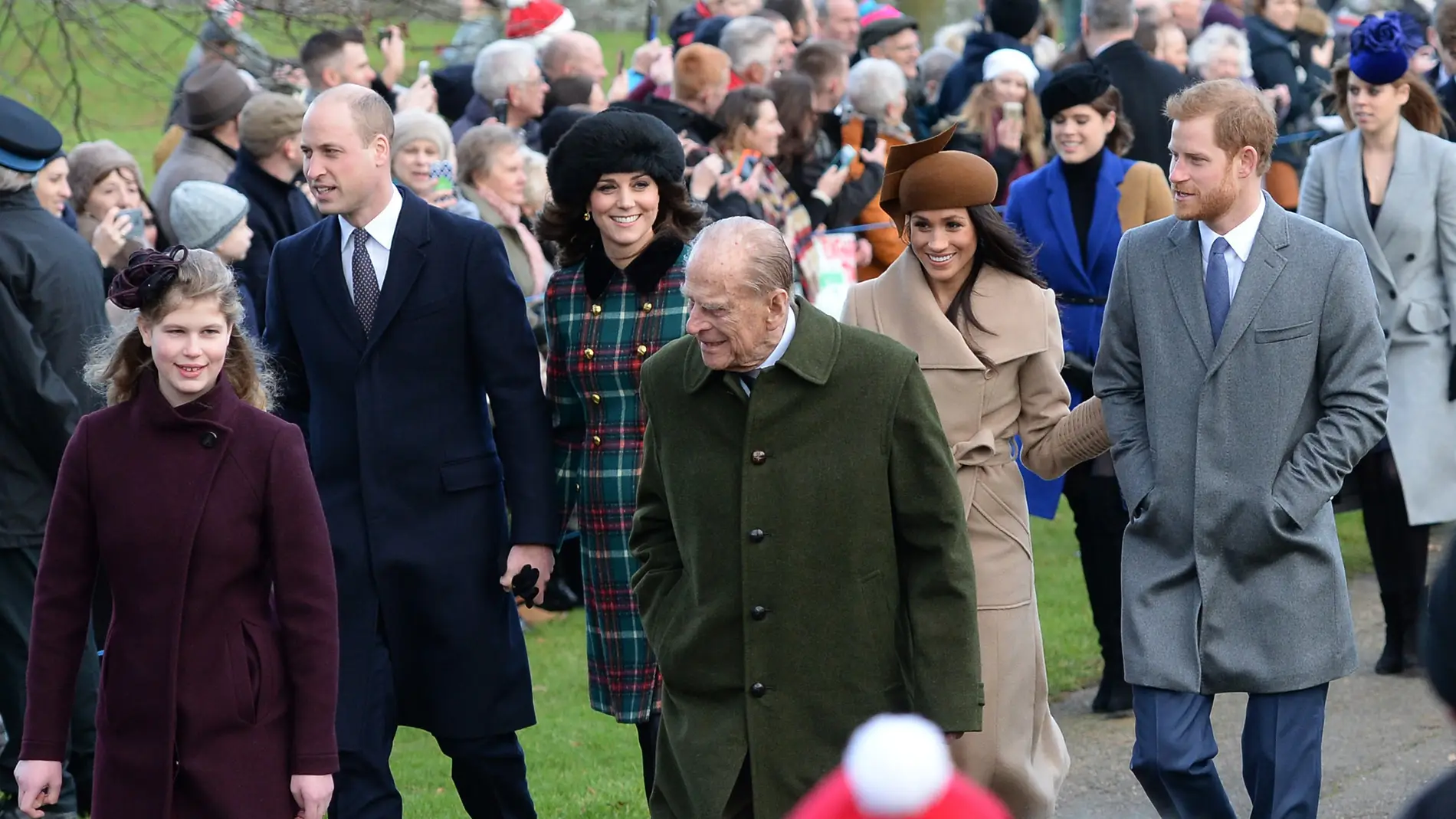 El príncipe Guillermo, Kate Middleton, Meghan Markle y el príncipe Harry junto a su abuelo el duque de Edimburgo