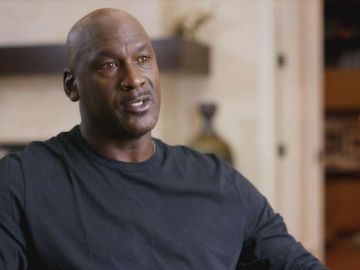 Efemérides de hoy 16 de abril de 2021: Michael Jordan se retira