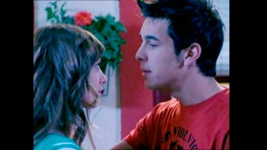 “Te elijo a ti”, los románticos momentos del amor imposible entre Aitor y Sara en ‘Los hombres de Paco” 