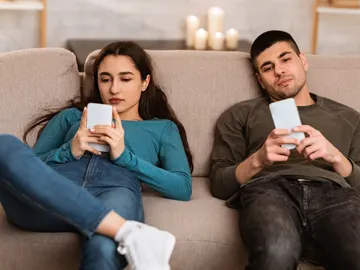 Pareja aburrida Pareja aburrida
