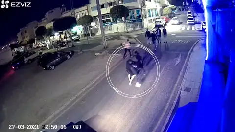 Detenidos 7 futbolistas por propinar palizas y compartirlas en Internet en Fuerteventura Detenidos 7 futbolistas por propinar palizas y compartirlas en Internet en Fuerteventura