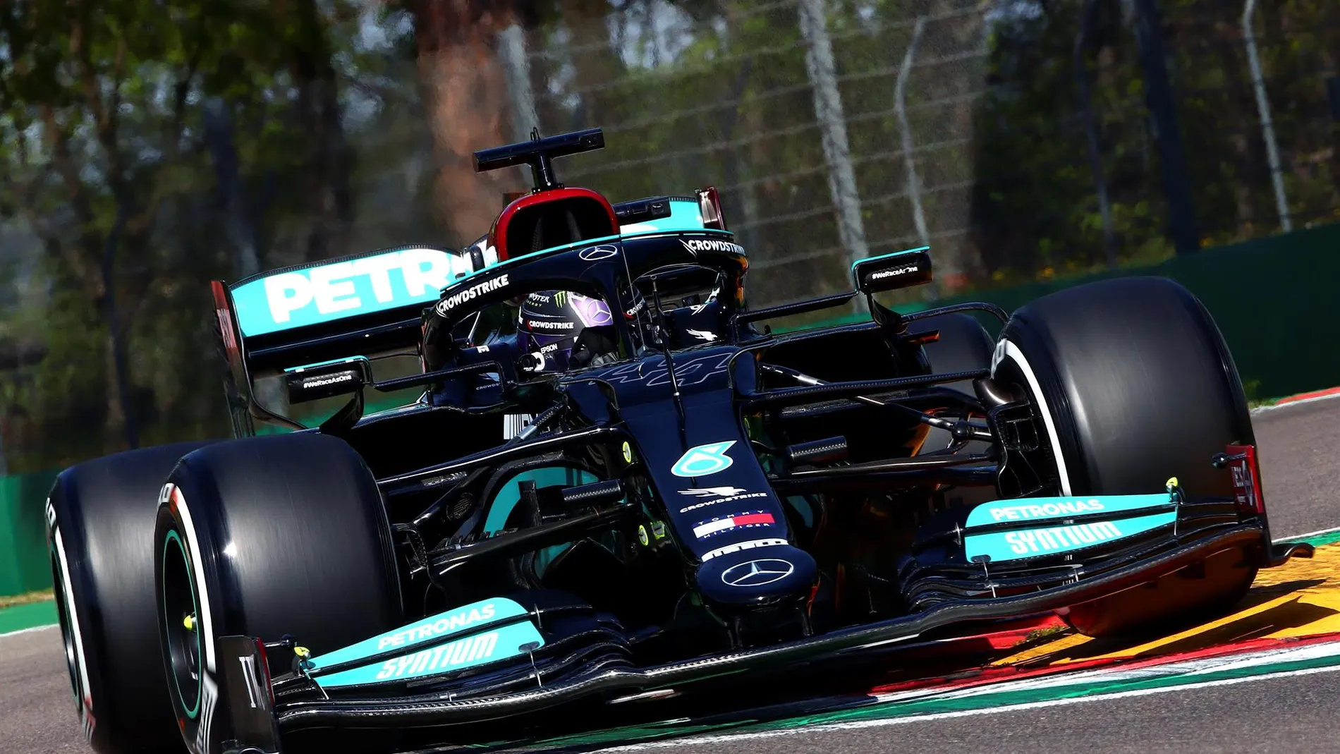 Mercedes domina los primeros libres en Imola, con Carlos Sainz sexto y Fernando Alonso séptimo