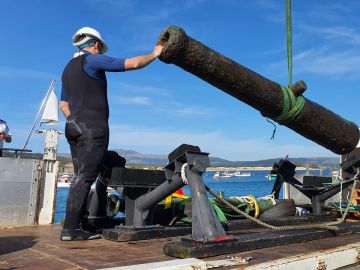 Recuperan en Galicia 2 cañones sumergidos que podrían ser del siglo XVI