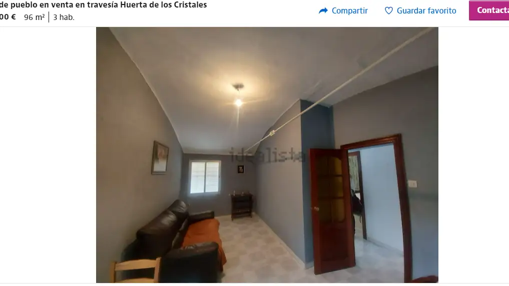 Venden una casa por Idealista con tensores de acero que atraviesan el domicilio Venden una casa por Idealista con tensores de acero que atraviesan el domicilio