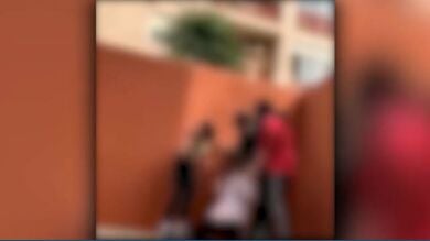 Un grupo de menores insulta y agrede a otra joven mientras graban la pelea en Cádiz