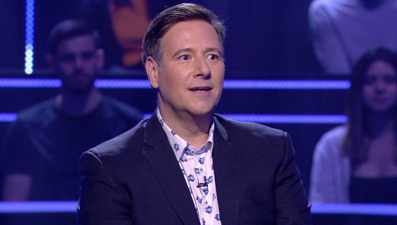 El truco de Carlos Latre para la puntualidad emulando a Carlos Herrera El truco de Carlos Latre para la puntualidad emulando a Carlos Herrera