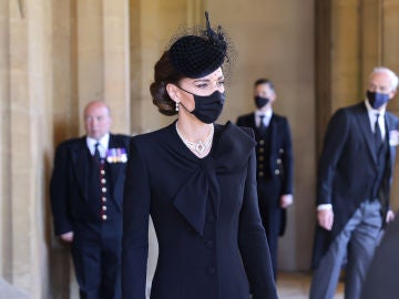 El detalle de la reina Isabel II con Kate Middleton en el funeral del Duque de Edimburgo