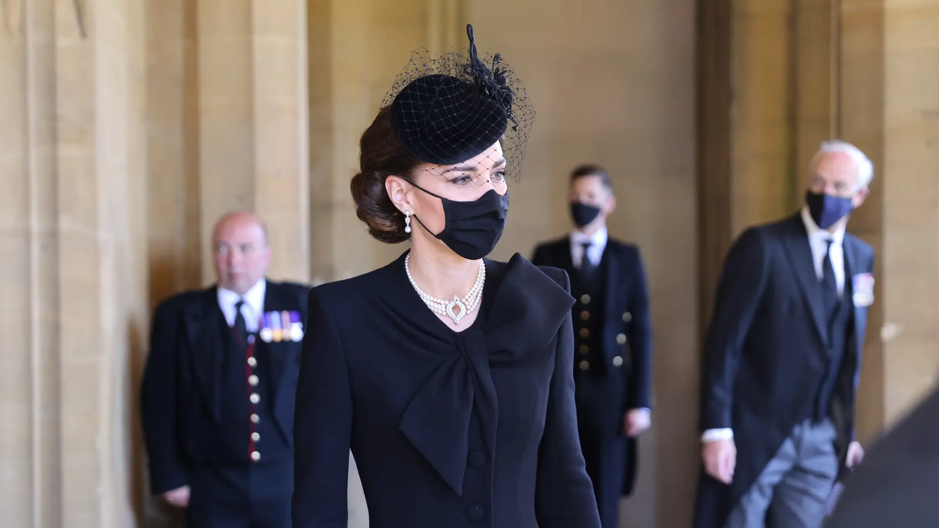 El detalle de la reina Isabel II con Kate Middleton en el funeral del Duque de Edimburgo