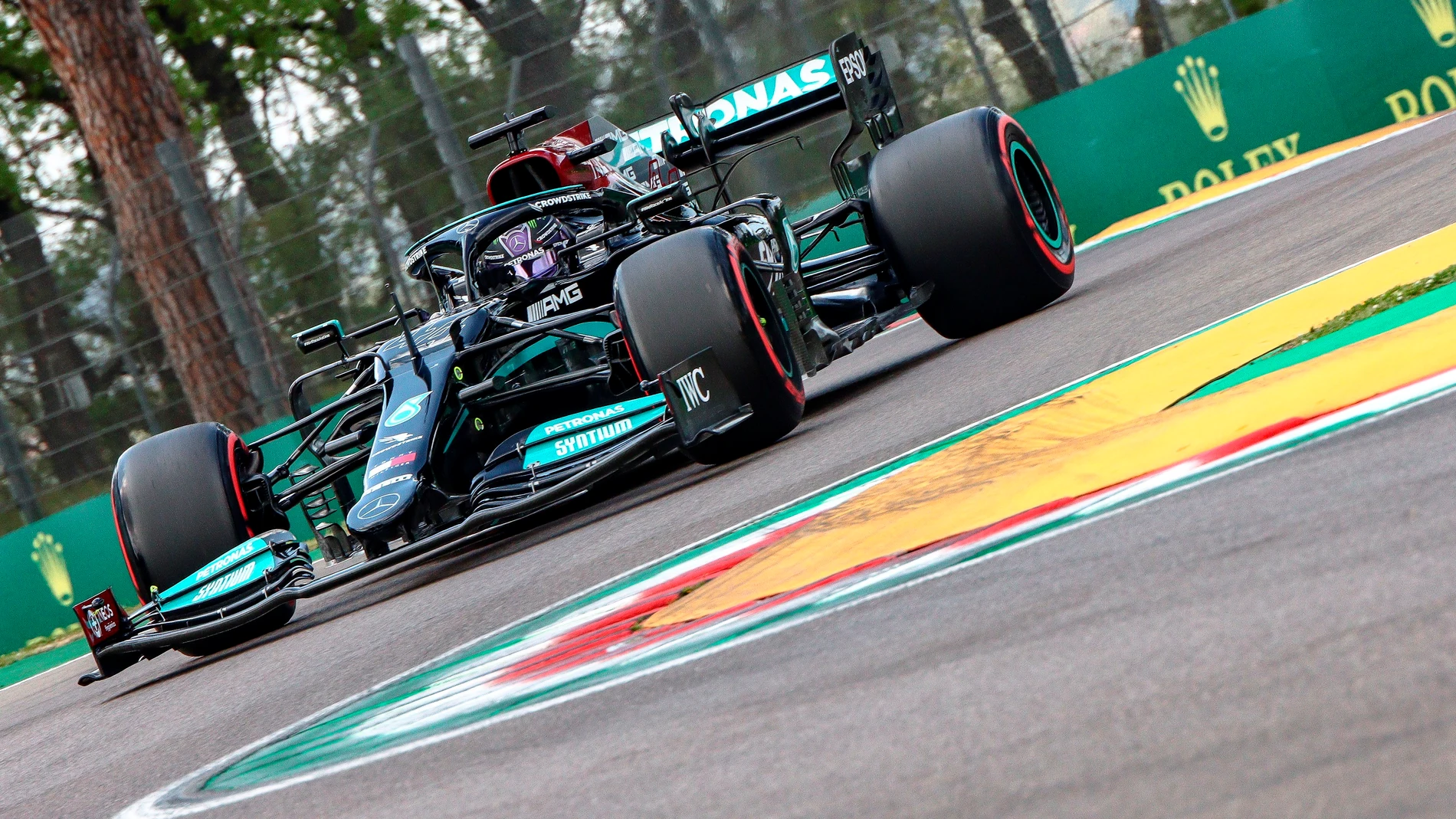 Hamilton consigue la pole en Italia por delante de Pérez y Verstappen, Sainz 11º y Alonso 15º