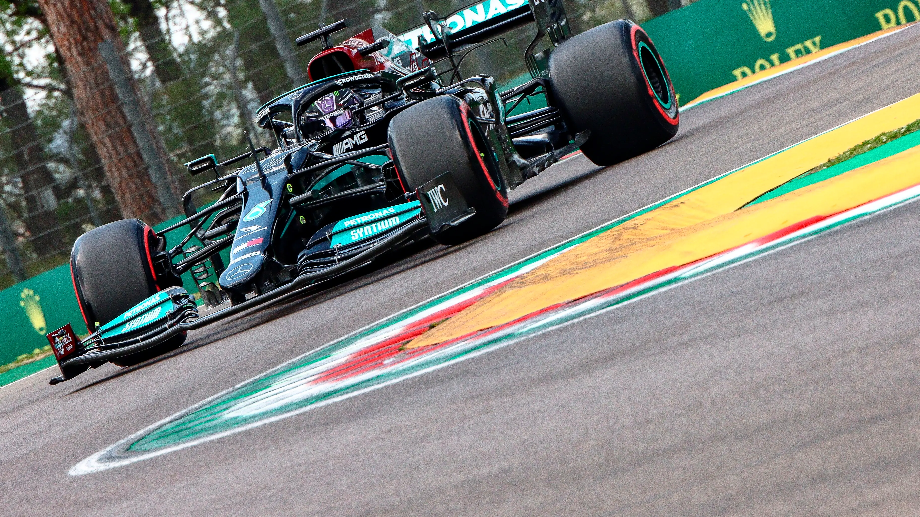 Hamilton consigue la pole en Italia por delante de Pérez y Verstappen, Sainz 11º y Alonso 15º Hamilton consigue la pole en Italia por delante de Pérez y Verstappen, Sainz 11º y Alonso 15º