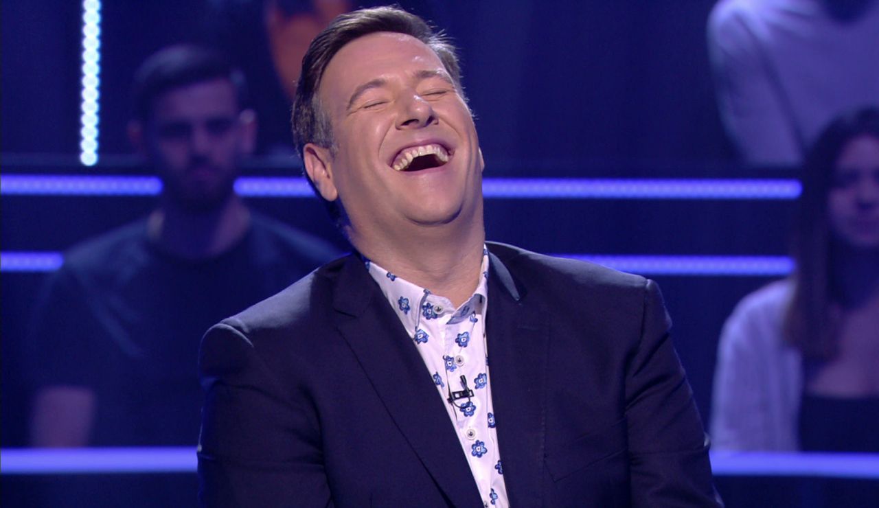 El chiste de Carlos Latre que solo aplaude Juanra Bonet: "Esos chistes bonitos me encantan" El chiste de Carlos Latre que solo aplaude Juanra Bonet: "Esos chistes bonitos me encantan"