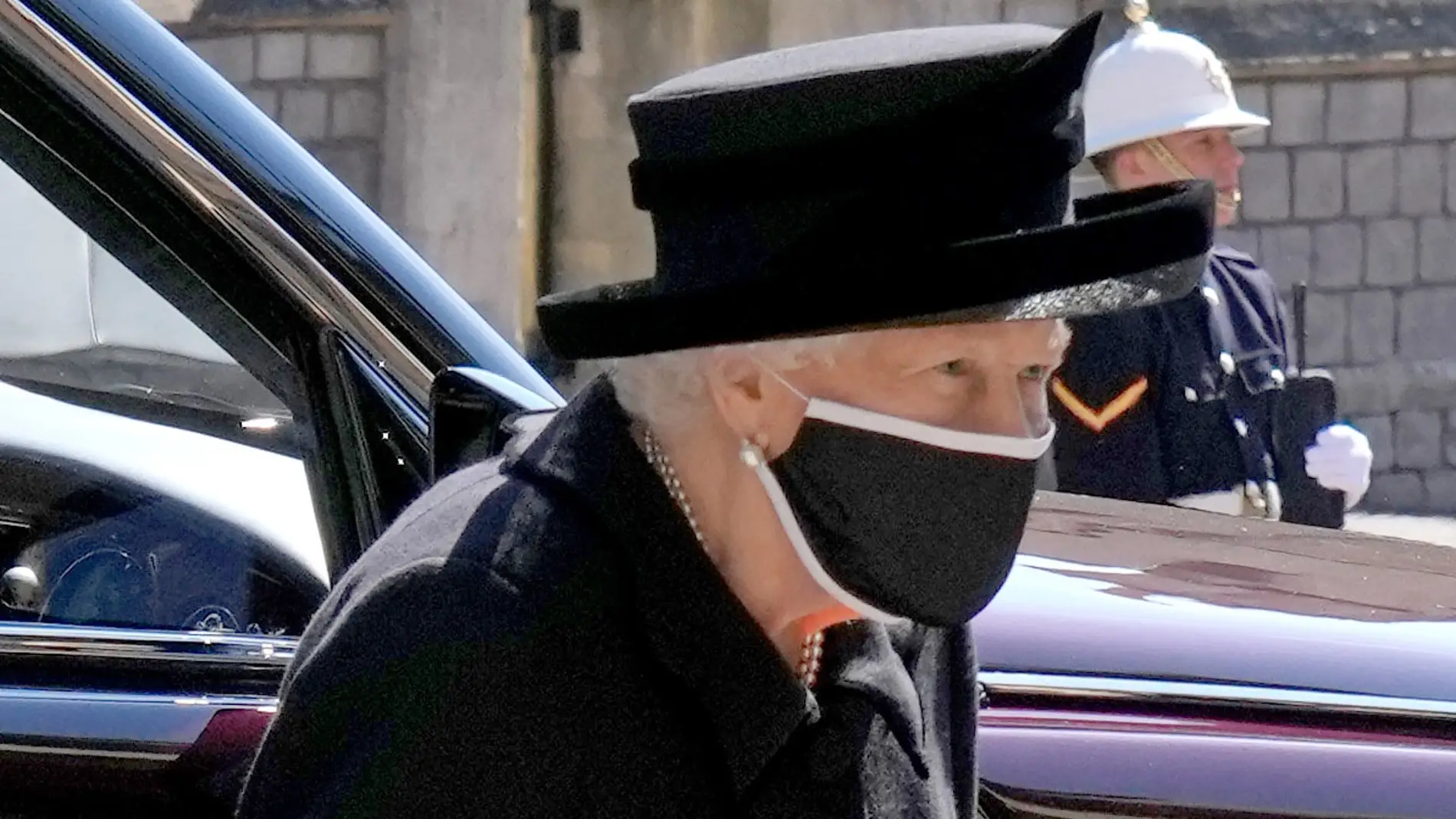 la Reina Isabel II en el funeral del Duque de Edimburgo
