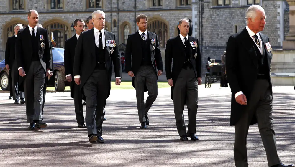 El frío reencuentro del príncipe Harry con su hermano el príncipe Guillermo en el funeral del Duque de Edimburgo