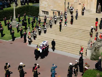El cuidado cortejo fúnebre y los elementos que acompañan al féretro del duque de Edimburgo El cuidado cortejo fúnebre y los elementos que acompañan al féretro del duque de Edimburgo