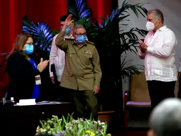 Raúl Castro anuncia su retirada al frente del Partido Comunista de Cuba Raúl Castro anuncia su retirada al frente del Partido Comunista de Cuba
