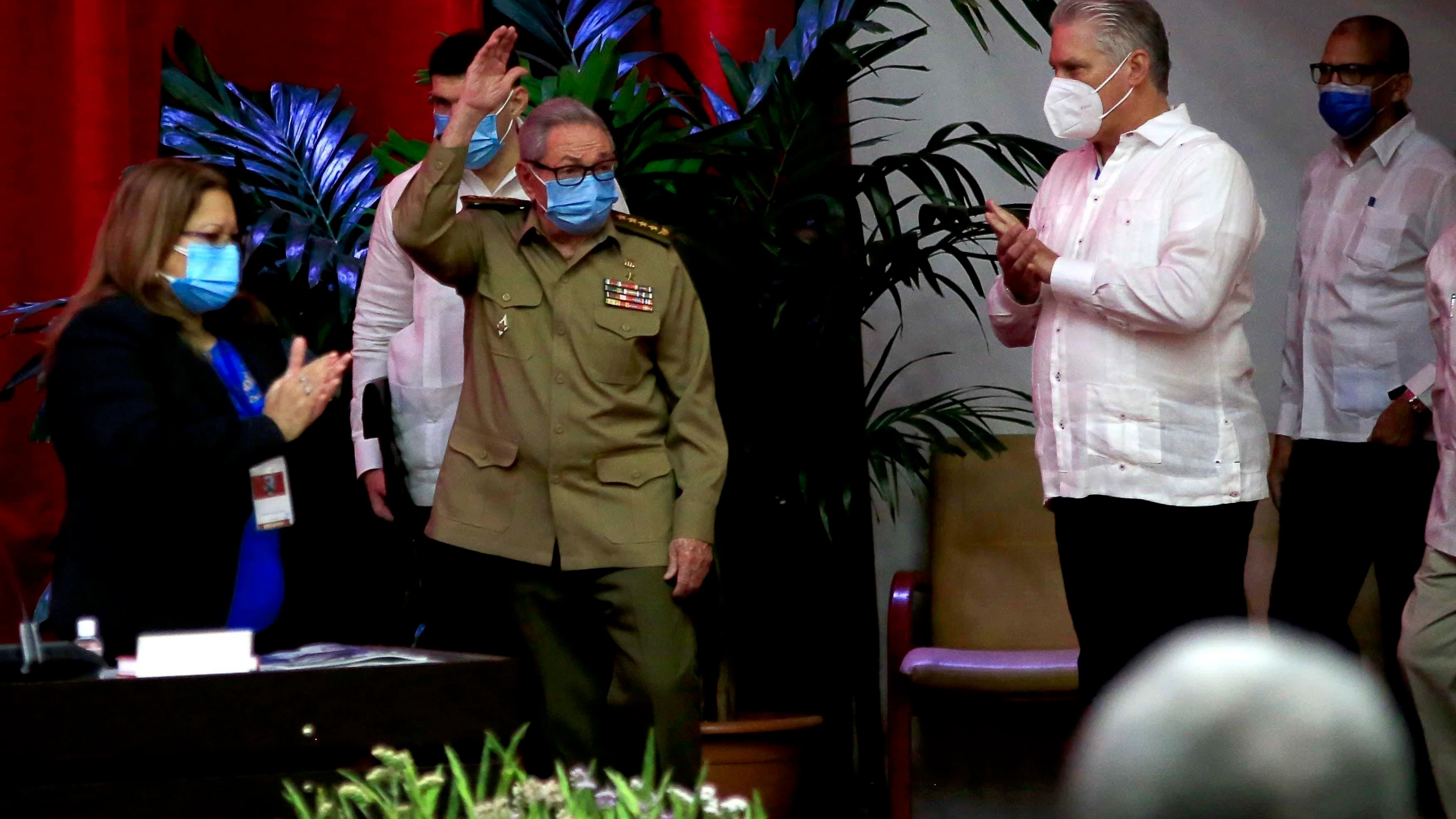 Ra&uacute;l Castro anuncia su retirada al frente del Partido Comunista de Cuba
