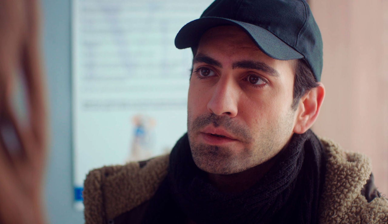 Demir 'asalta' a Candan: "Estoy enamorado de ti, no te cases con Murat" Demir 'asalta' a Candan: "Estoy enamorado de ti, no te cases con Murat"