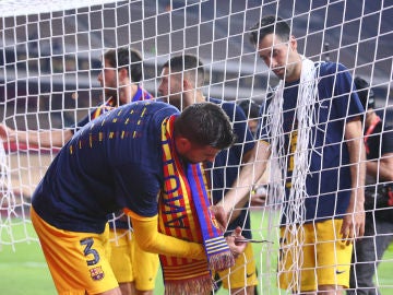 Piqué vacila a Ibai Llanos tras ganar la Copa del Rey y presume de ser el segundo jugador español con más títulos