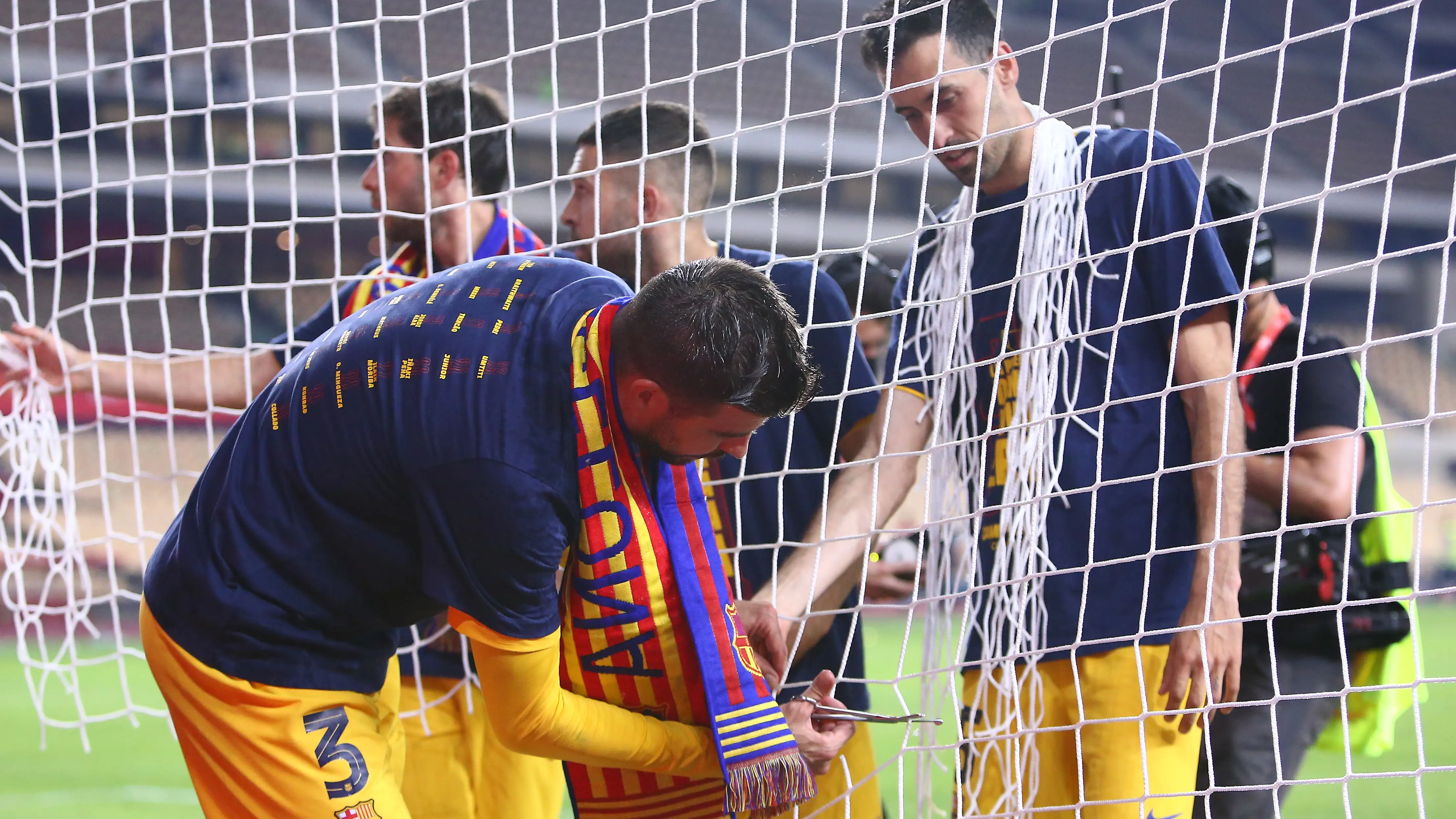 Piqué vacila a Ibai Llanos tras ganar la Copa del Rey y presume de ser el segundo jugador español con más títulos Piqué vacila a Ibai Llanos tras ganar la Copa del Rey y presume de ser el segundo jugador español con más títulos