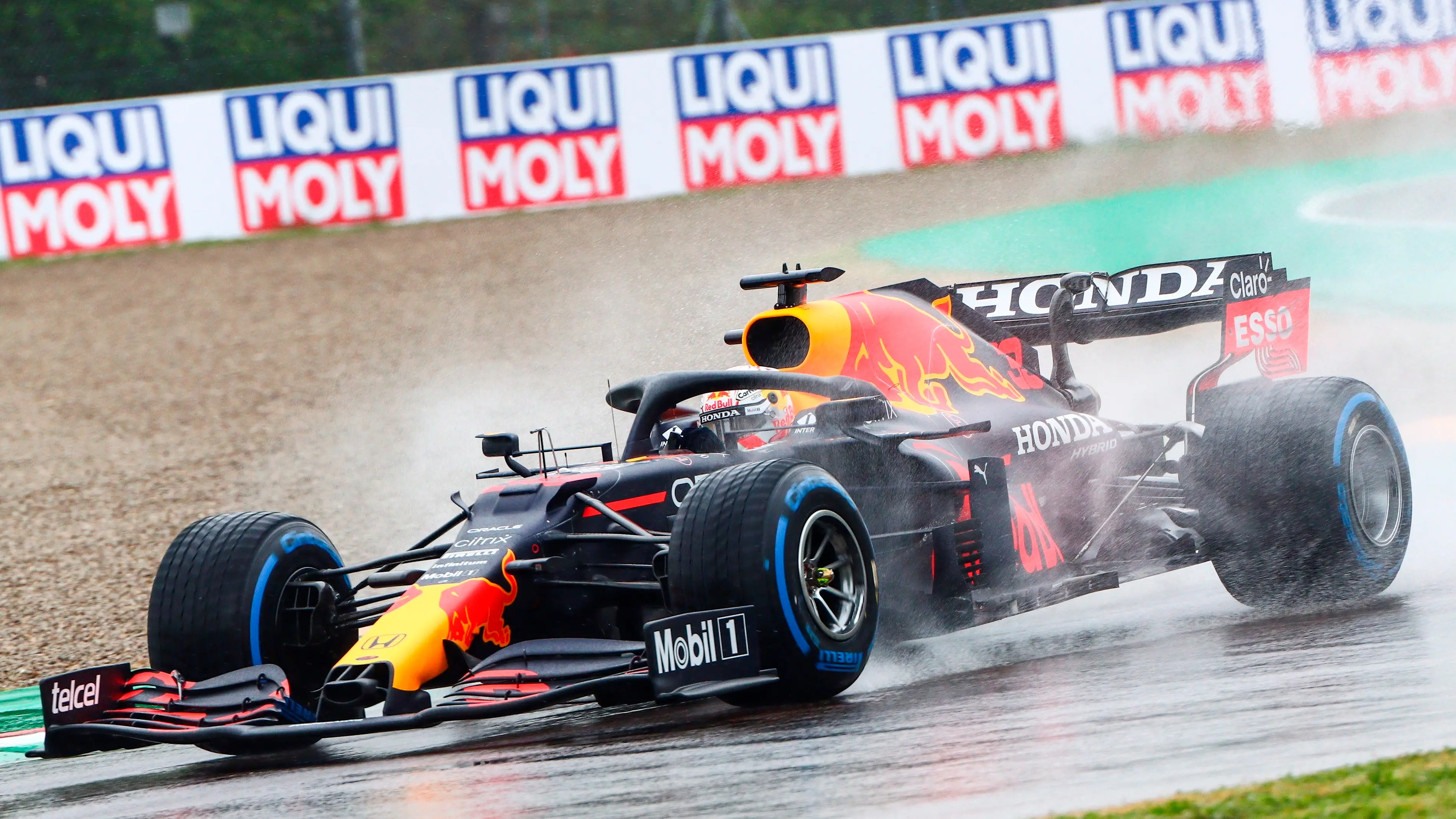 Verstappen gana el Gran Premio de Emilia Romagna tras una accidentada carrera, Sainz 5º y Alonso 11º Verstappen gana el Gran Premio de Emilia Romagna tras una accidentada carrera, Sainz 5º y Alonso 11º