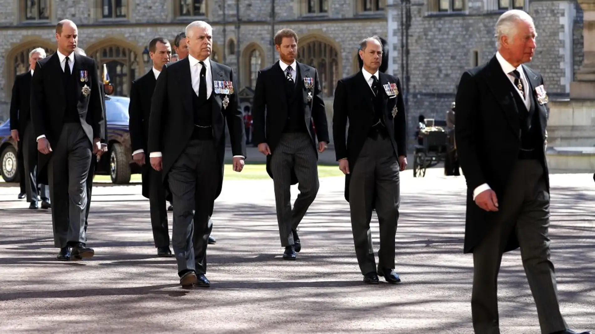 El príncipe Harry y el príncipe Guillermo en el funeral de Felipe de Edimburgo
