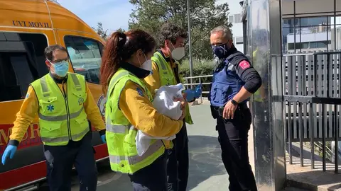 Hallan a un bebé abandonado en una caja de cartón en Fuencarral Hallan a un bebé abandonado en una caja de cartón en Fuencarral
