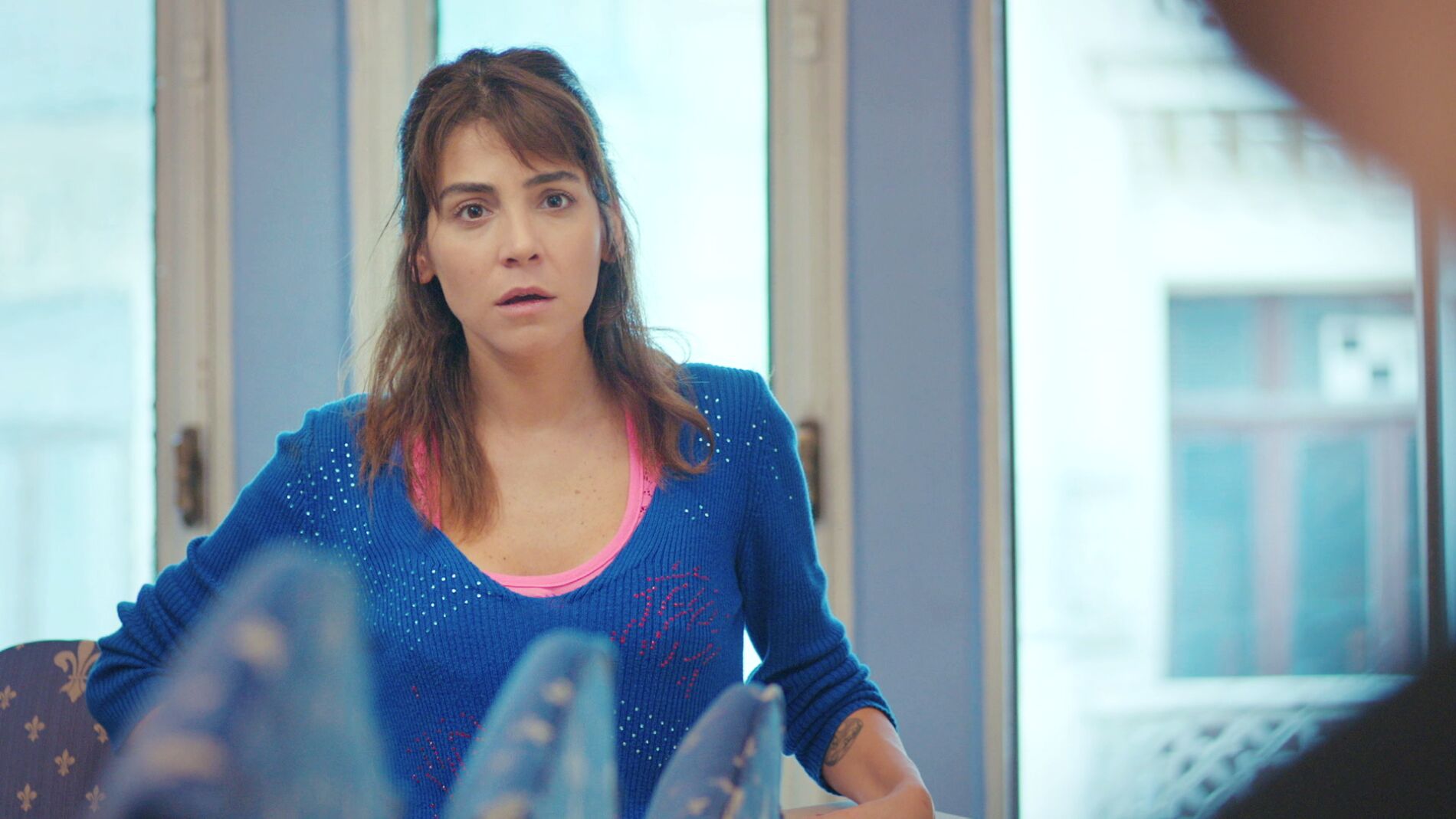 Ceyda echa un pulso a Raif para empezar a trabajar como su cuidadora 