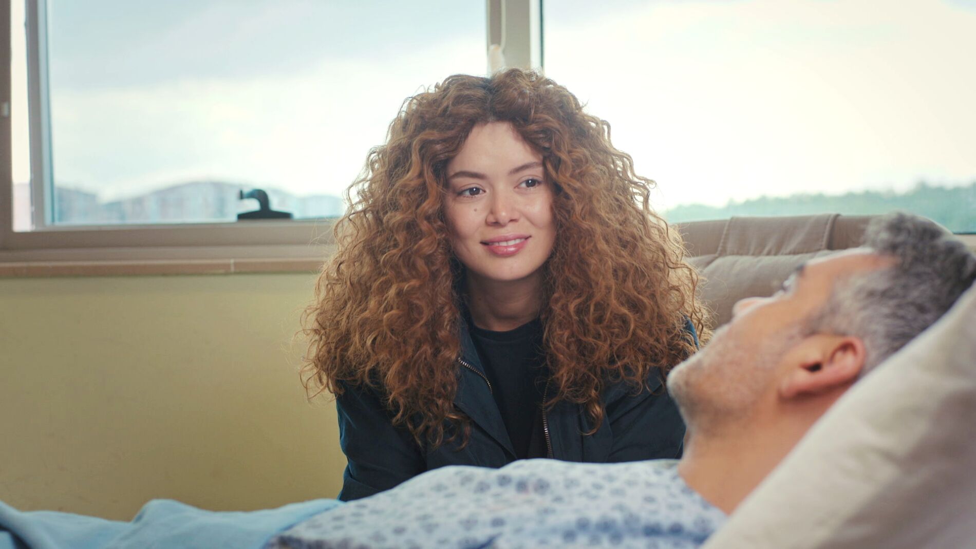 &iexcl;Sirin intenta matar a Sarp! Finge una tregua para vengarse de Bahar en 'Mujer'