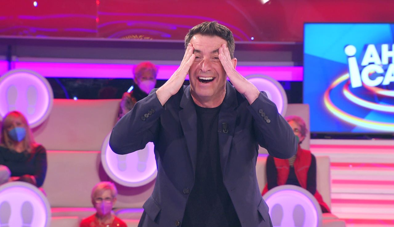 El chiste improvisado de Arturo Valls con un apellido en ‘¡Ahora caigo!’ El chiste improvisado de Arturo Valls con un apellido en ‘¡Ahora caigo!’