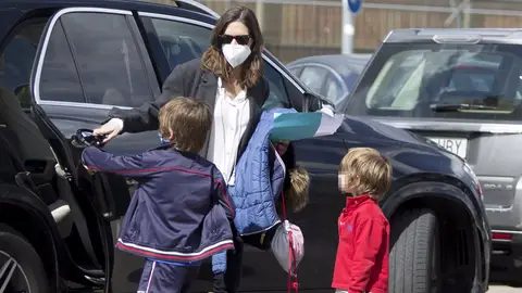 Sara Carbonero con sus hijos 