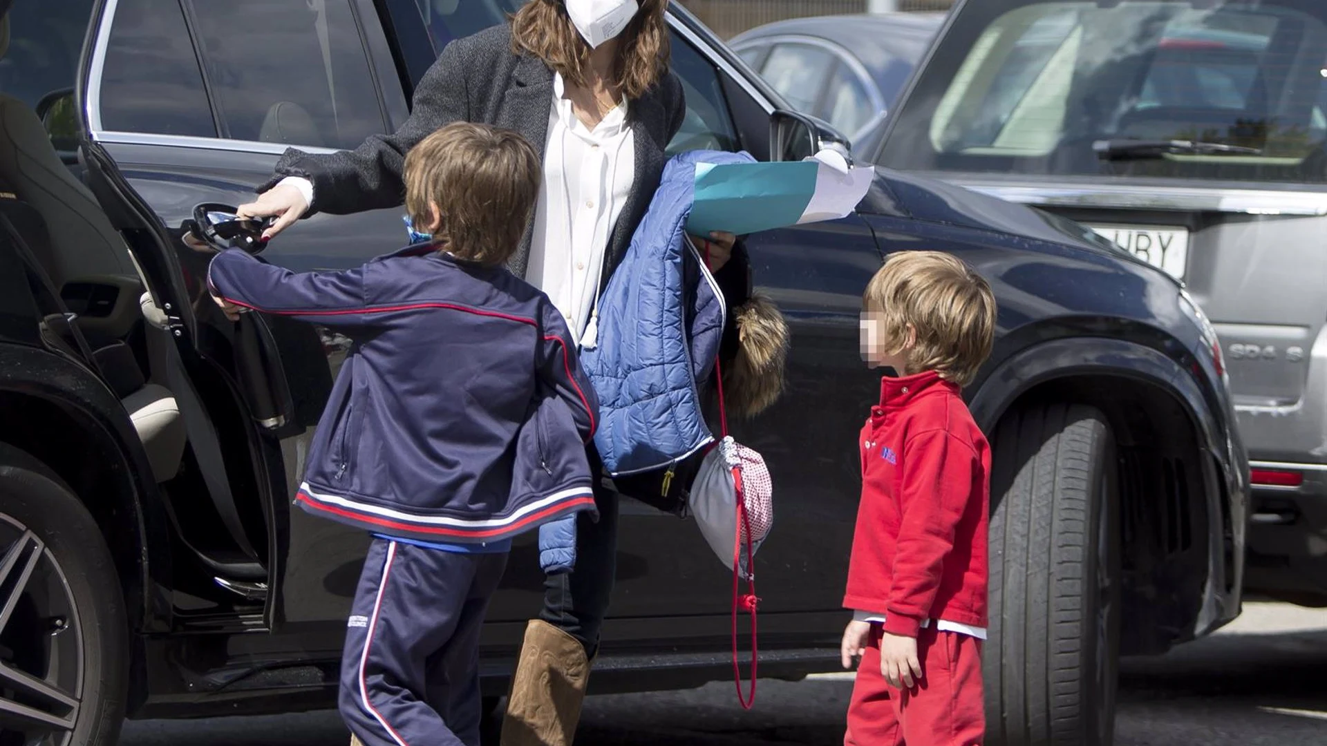 Sara Carbonero con sus hijos Sara Carbonero con sus hijos