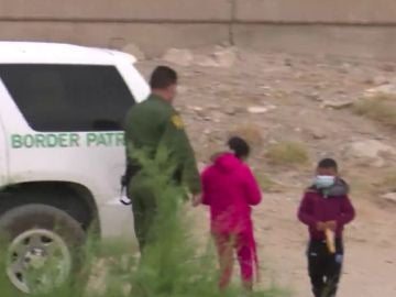 Espejo Público (19-04-21) Espejo Público, testigo de cómo dos niños cruzan solos la frontera de México y EEUU