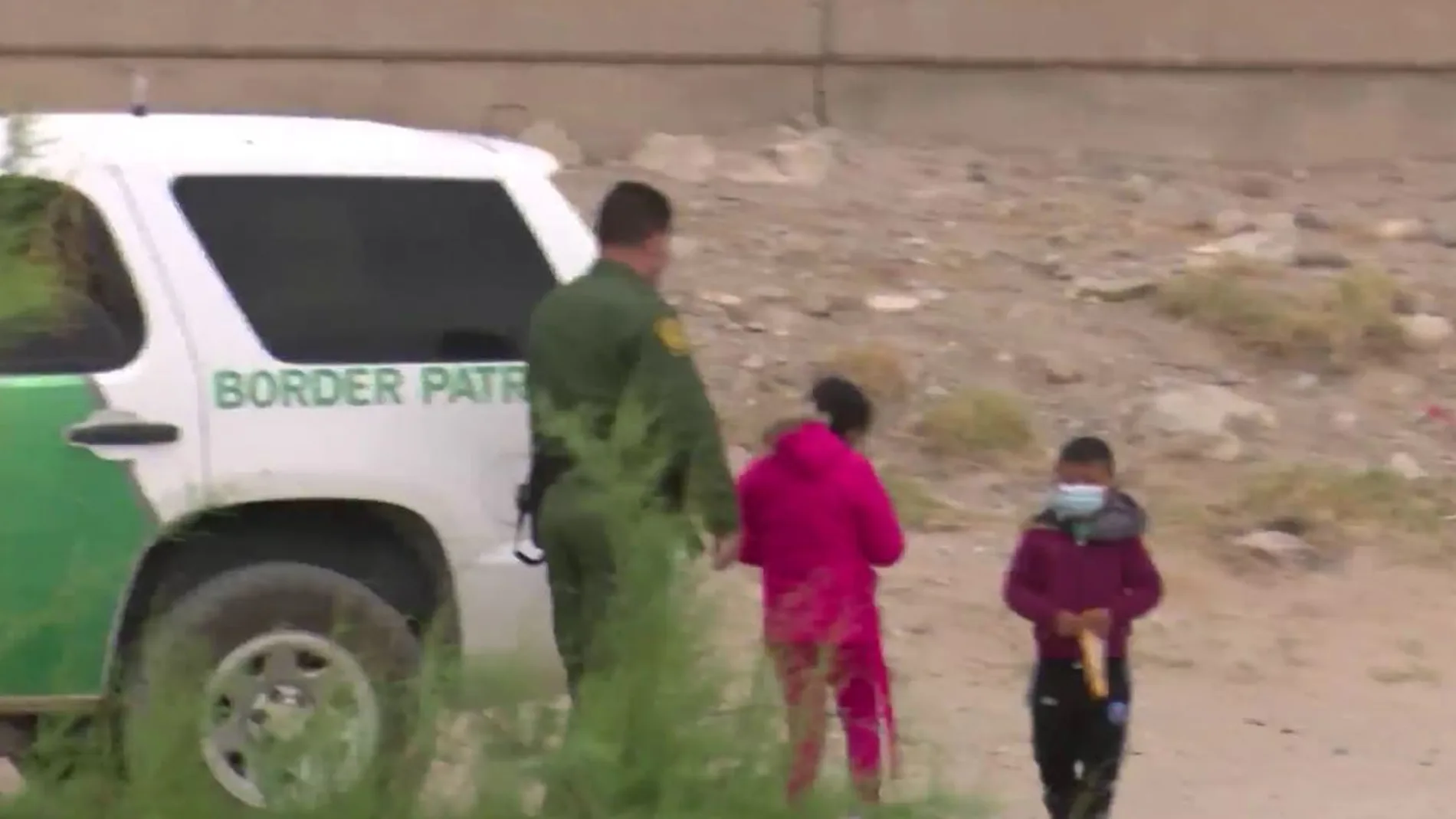 Espejo Público (19-04-21) Espejo Público, testigo de cómo dos niños cruzan solos la frontera de México y EEUU