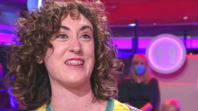 ¡Qué contagiosa! Arturo Valls flipa con la risa nerviosa de una concursante de ‘¡Ahora caigo!’ 